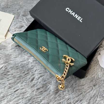 CC CLASSIC ZIPPED POUCH 14 IN NEPTUNE GREEN GRAINED CALFSKIN GOLD-TONE CHARM CHAIN