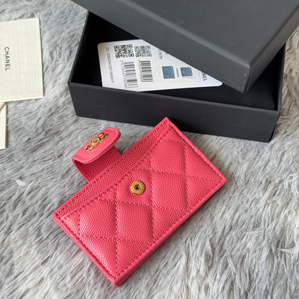 CARD HOLDER 10 CIRCLE CLASP IN MANDY PINK CAVIAR LEATHER GOLD-TONE METALLIC