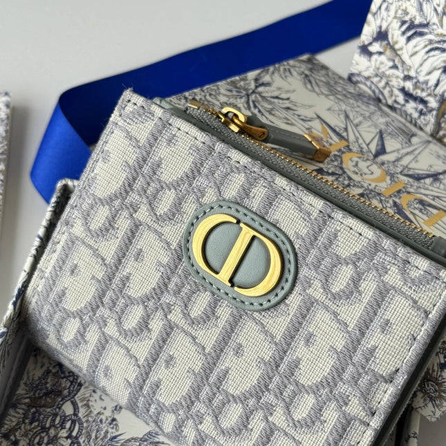 DIOR 25S 30 MONTAIGNE DAHLIA WALLET 11 IN GRAY DIOR OBLIQUE JACQUARD