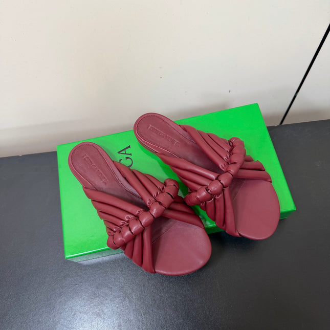 BOTTEGA VENETA 26S BRAIDED STRAP SANDALS IN RED LAMBSKIN