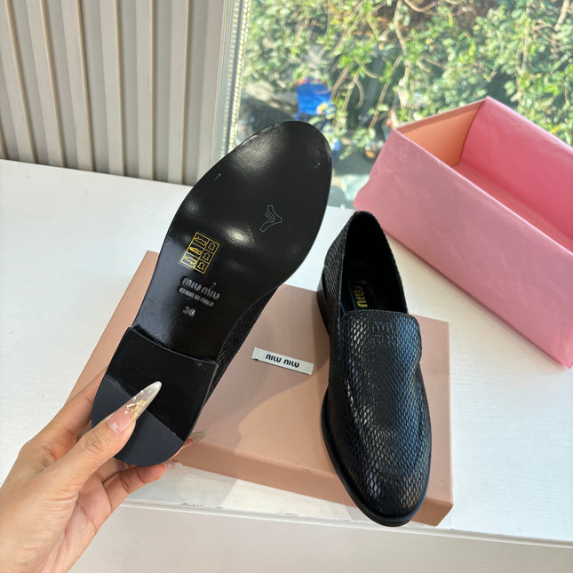 MIUMIU 26S LOAFERS IN BLACK SNAKE EMBOSSED CALFSKIN
