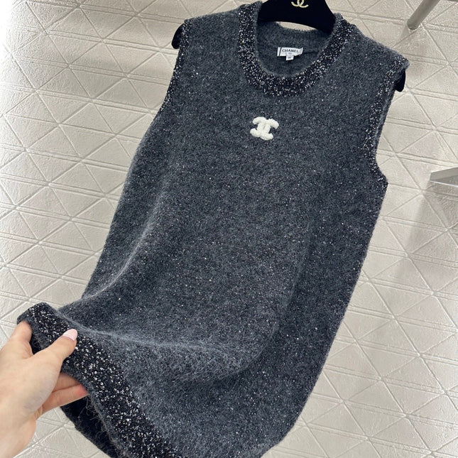CHANEL 26S SLEEVELESS KNITTED SEQUIN BLAZER 664