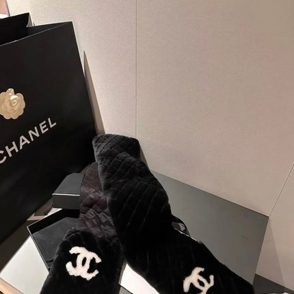 CHANEL 25S SCARF 120 IN FAUX FUR 876358