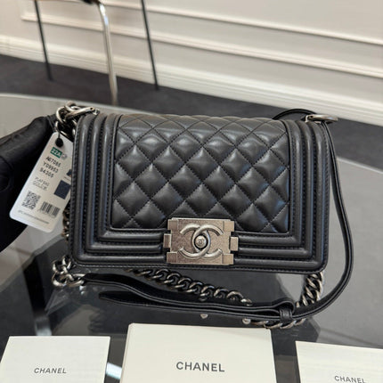 SMALL BOY BAG 20 IN BLACK CALFSKIN SILVER HARDWARE