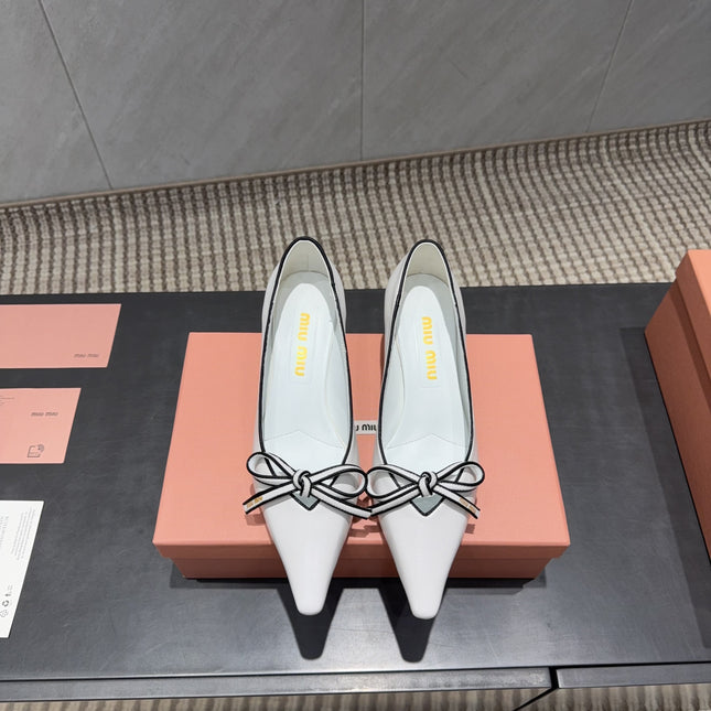 MIUMIU 26S POINTED TOE PUMPS 55MM IN WHITE AND BLACK CALFSKIN WITH BOW