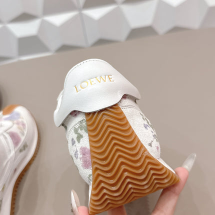 LOEWE 26S FLOW RUNNER SNEAKER IN WHITE FLORAL PATTERN SUEDE AND CALFSKIN
