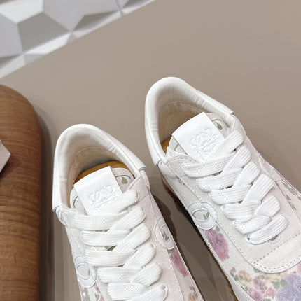 LOEWE 26S FLOW RUNNER SNEAKER IN WHITE FLORAL PATTERN SUEDE AND CALFSKIN