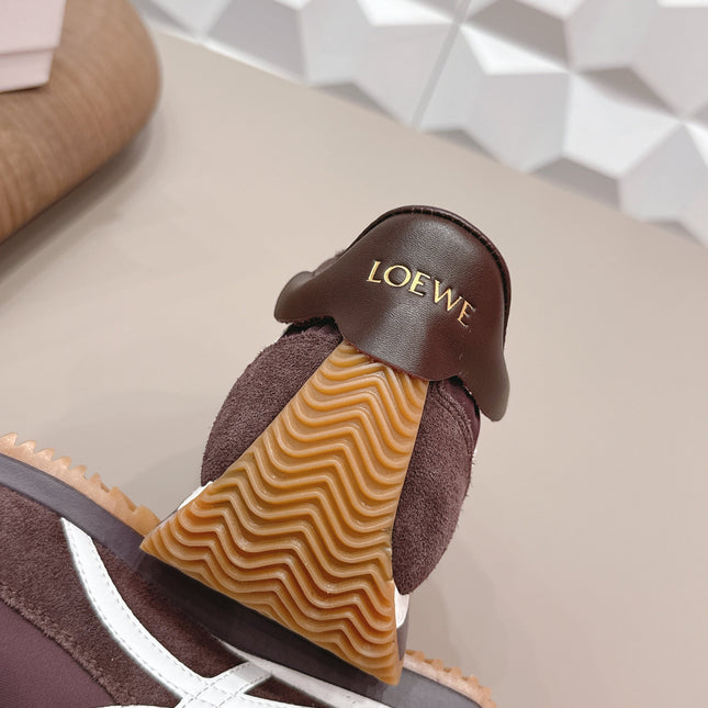 LOEWE 26S FLOW RUNNER SNEAKER IN DARK BROWN AND WHITE SUEDE AND CALFSKIN