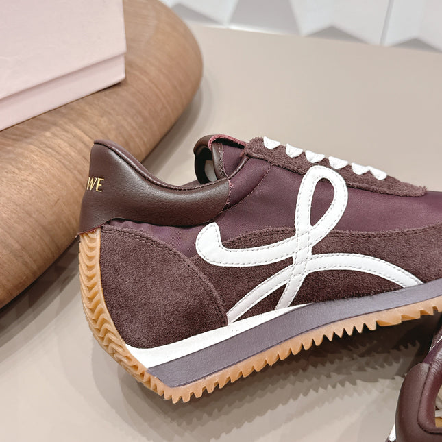 LOEWE 26S FLOW RUNNER SNEAKER IN DARK BROWN AND WHITE SUEDE AND CALFSKIN