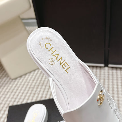 CHANEL 26S LOAFER MULES IN WHITE GLOSSY CALFSKIN