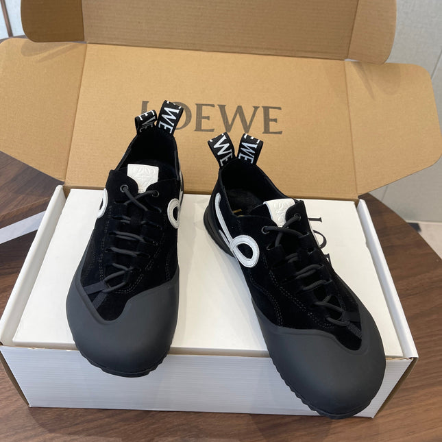 LOEWE 26S FLOW RUNNER SNEAKER 20MM IN BLACK SUEDE
