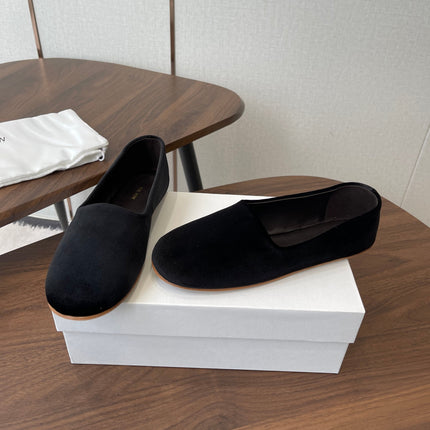 THE ROW 26S BALLET FLATS IN BLACK VELVET