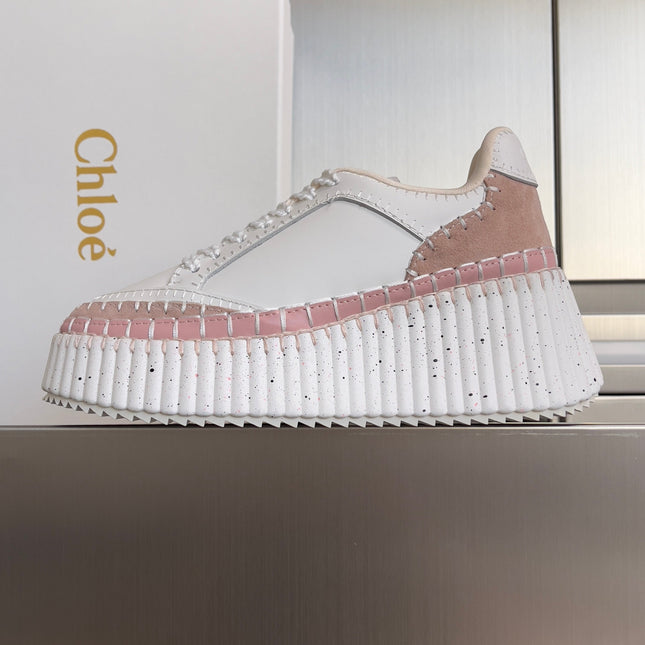 CHLOÉ 26S WEDGE SNEAKERS 70 MM IN WHITE CALFSKIN AND LIGHT PINK SUEDE