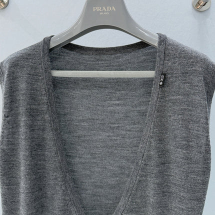 PRADA 26S V-NECK KNIT VEST 814