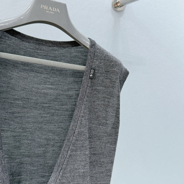 PRADA 26S V-NECK KNIT VEST 814