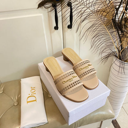 DWAY HEELED SLIDE IN CAMEL BEIGE CALFSKIN WITH GOLD LOGO