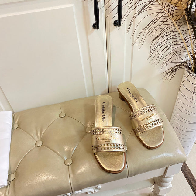 DWAY HEELED SLIDE IN GOLD CALFSKIN WITH GOLD LOGO