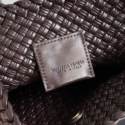 BOTTEGA VENETA 25S TOSCA BAG 19 IN DARK BROWN CALFSKIN GOLD HARDWARE