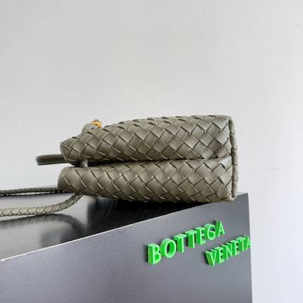 BOTTEGA VENETA 25S MEDIUM ANDIAMO 32 IN OLIVE GREEN CALFSKIN GOLD HARDWARE