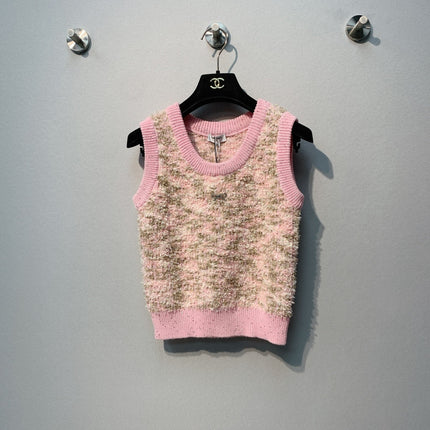 CHANEL 26S SLEEVELESS SWEATER 827