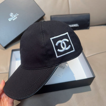 BASEBALL HAT IN BLACK DOUBLE C EMBROIDERED 674174