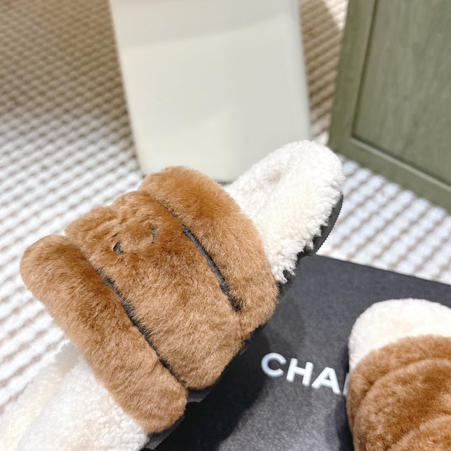 CHANEL 25S FLUFFY SLIDERS IN BEIGE AND CARAMEL