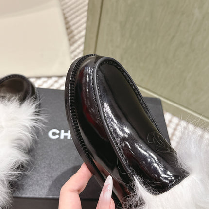 CHANEL 25S LOAFERS MOCCASIN IN BLACK GLOSSY CALFSKIN WITH WHITE MINK FUR LINING