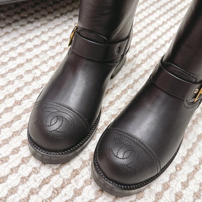 CHANEL 25S CALF-HIGH CHELSEA BOOTS IN BLACK CALFSKIN GOLD HARDWARE