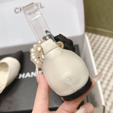 CHANEL 25S ESPADRILLE FLATS IN WHITE AND BLACK CALFSKIN WITH PEARL STRAP