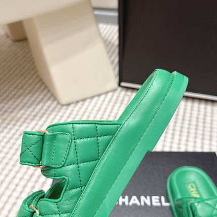 CHANEL 26S SANDALS IN GREEN CALFSKIN