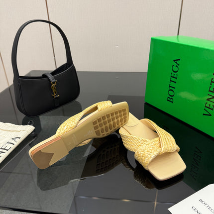 BOTTEGA VENETA 26S SANDALS IN LIGHT YELLOW CALFSKIN AND RAFFIA