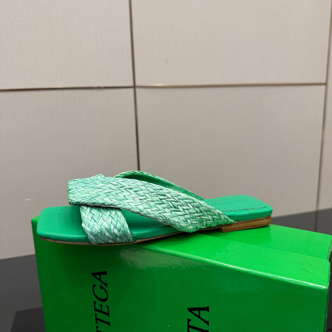 BOTTEGA VENETA 26S SANDALS IN MINT GREEN CALFSKIN AND RAFFIA
