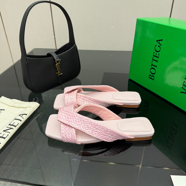 BOTTEGA VENETA 26S SANDALS IN LIGHT PINK CALFSKIN AND RAFFIA