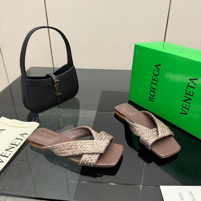 BOTTEGA VENETA 26S SANDALS IN DARK BROWN CALFSKIN AND RAFFIA