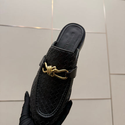 BOTTEGA VENETA 26S BACKLESS LOAFERS IN BLACK TECHNICAL WOVEN CALFSKIN