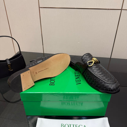BOTTEGA VENETA 26S BACKLESS LOAFERS IN BLACK TECHNICAL WOVEN CALFSKIN