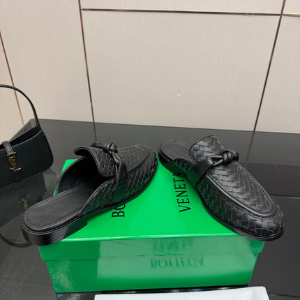 BOTTEGA VENETA 26S BACKLESS LOAFERS IN BLACK TECHNICAL WOVEN CALFSKIN STYLE 2