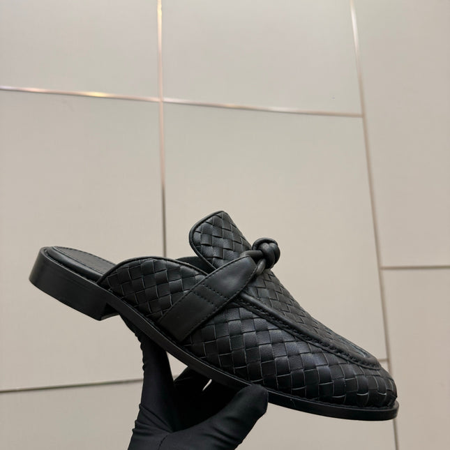 BOTTEGA VENETA 26S BACKLESS LOAFERS IN BLACK TECHNICAL WOVEN CALFSKIN STYLE 2