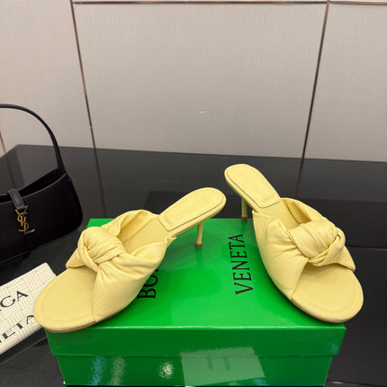BOTTEGA VENETA 26S KNOT-STRAP HIGH-HEEL SANDALS IN YELLOW LAMBSKIN