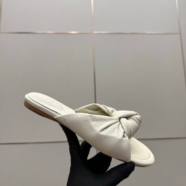BOTTEGA VENETA 26S SLIDE SANDALS IN OFF-WHITE LAMBSKIN