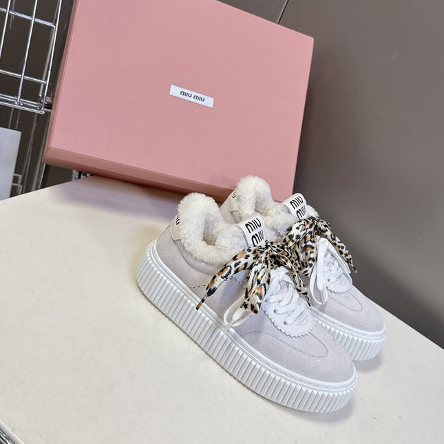 MIUMIU 25S SNEAKERS 45MM IN WHITE SUEDE WITH LEOPARD-PRINT LACES SHEARLING
