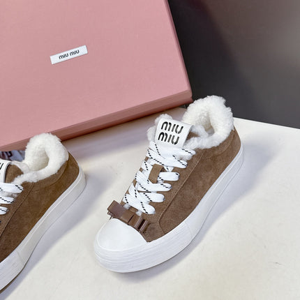 MIUMIU 25S SNEAKERS IN EARTH BROWN SUEDE WITH SHEARLING