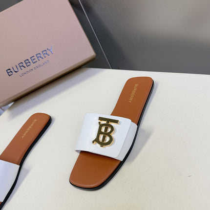 BURBERRY 26S FLAT SLIDE SANDALS IN WHITE AND CARAMEL BROWN CALFSKIN GOLD HARDWARE