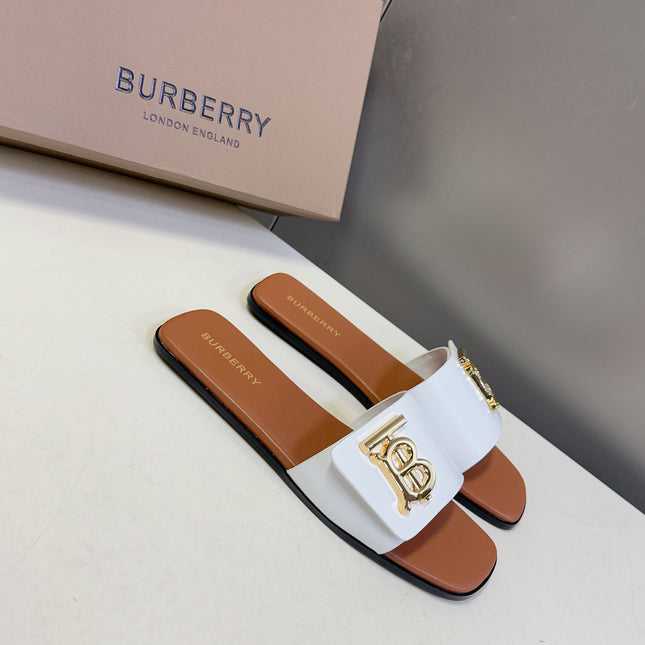 BURBERRY 26S FLAT SLIDE SANDALS IN WHITE AND CARAMEL BROWN CALFSKIN GOLD HARDWARE