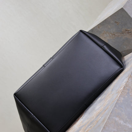 YSL 25S Y TOTE 50 IN BLACK CALFSKIN GOLD HARDWARE