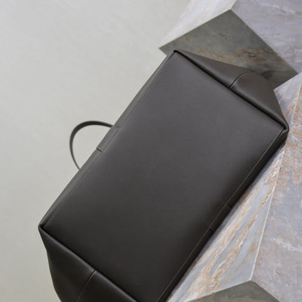 YSL 25S Y MAXI TOTE 50 IN MUTED CHARCOAL CALFSKIN GOLD HARDWARE