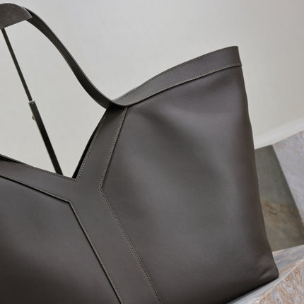 YSL 25S Y MAXI TOTE 50 IN MUTED CHARCOAL CALFSKIN GOLD HARDWARE