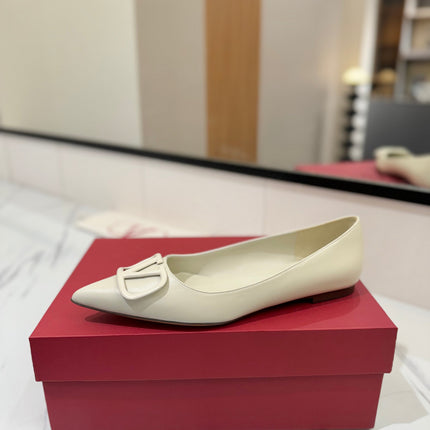 VALENTINO 26S BALLET FLATS IN CREAM WHITE SMOOTH CALFSKIN