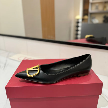 VALENTINO 26S BALLET FLATS IN BLACK SMOOTH CALFSKIN WITH GOLD HARDWARE