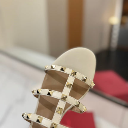 VALENTINO 26S SANDALS IN CREAM WHITE CALFSKIN WITH GOLD STUDS